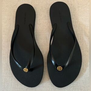 Tory Burch Women’s thin flip flops, black, size 8